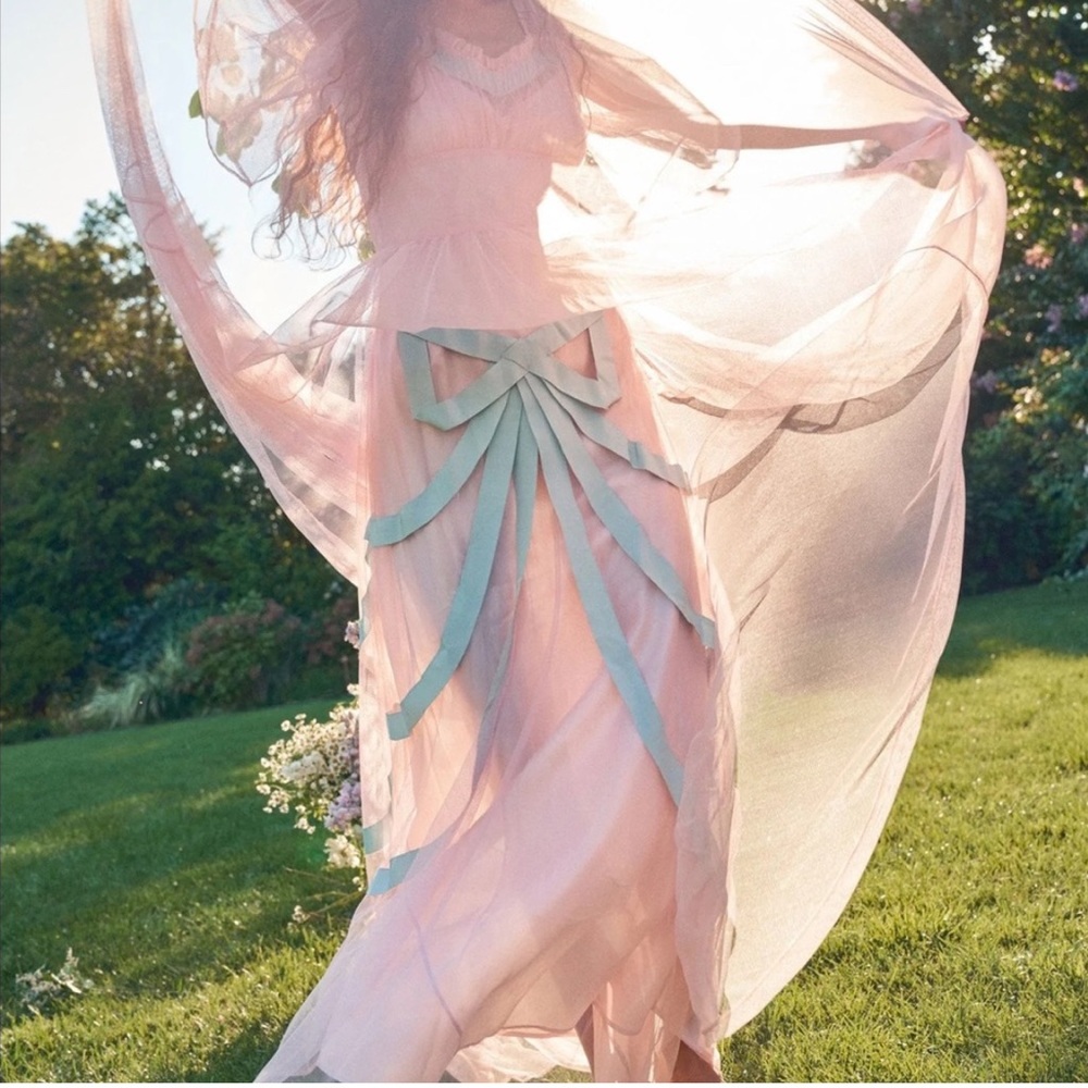 LoveShackFancy Hensley Gown in
Soft Peach Size 6
